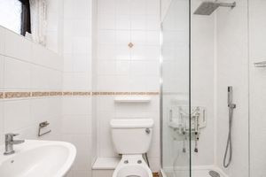 En-suite- click for photo gallery